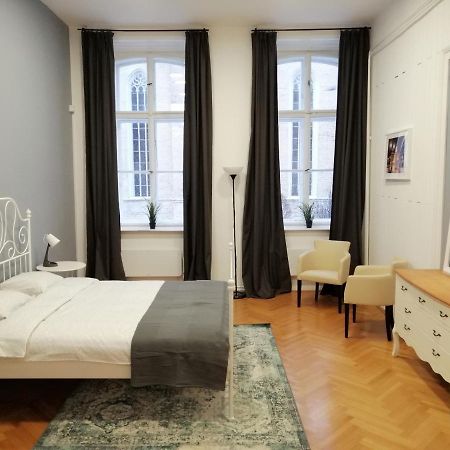 Filinhome Zmaj Jovina Suite Novi Sad Eksteriør billede