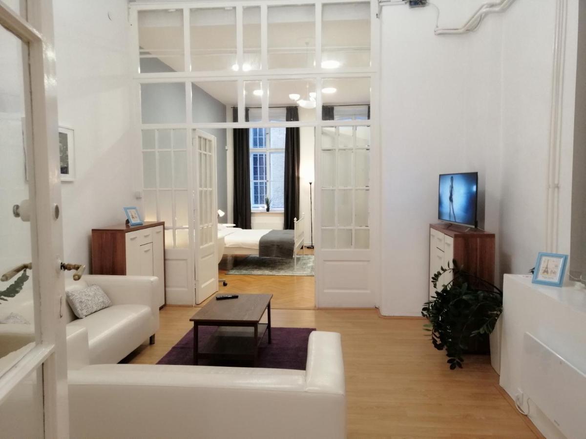 Filinhome Zmaj Jovina Suite Novi Sad Eksteriør billede