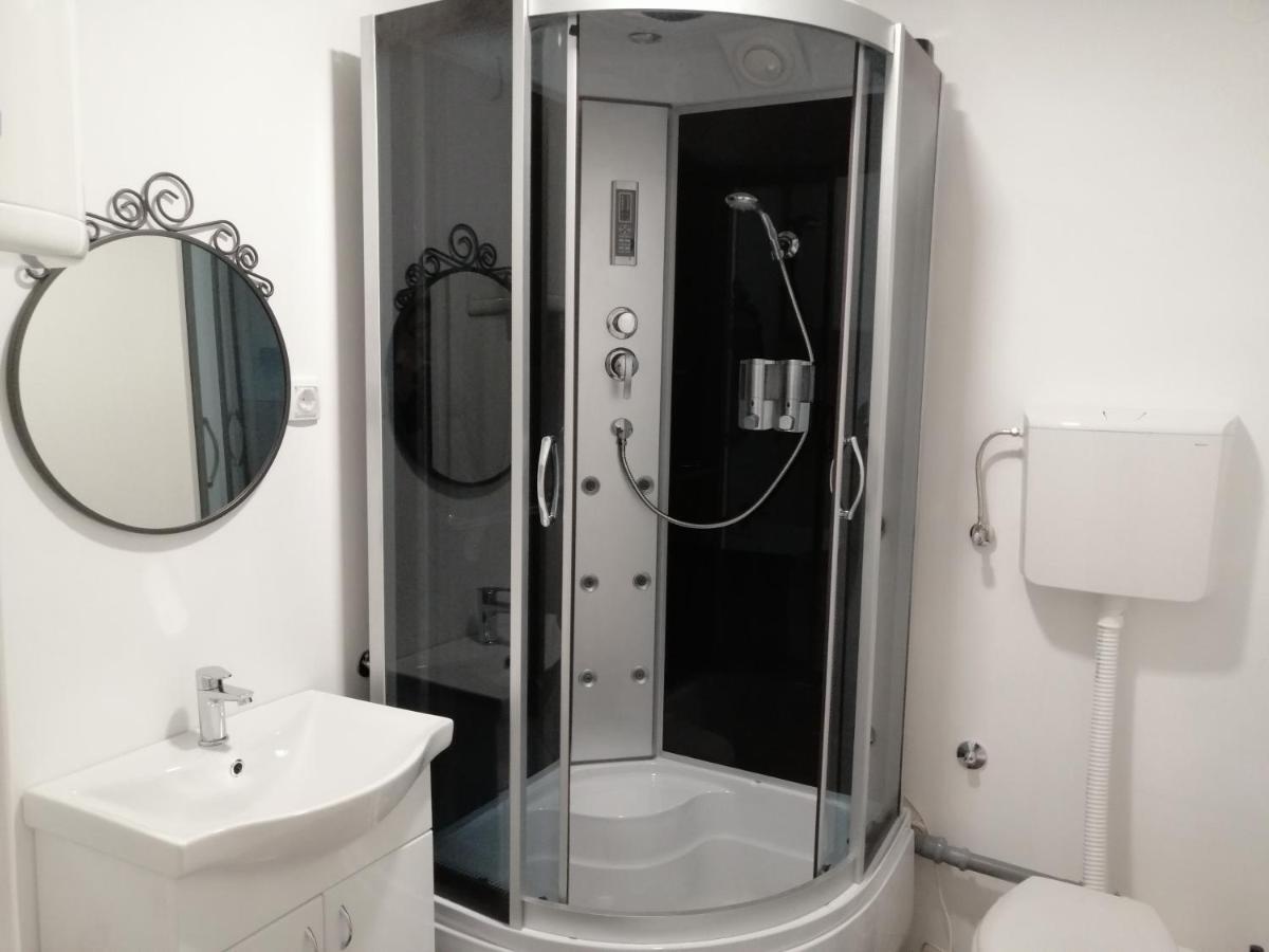 Filinhome Zmaj Jovina Suite Novi Sad Eksteriør billede