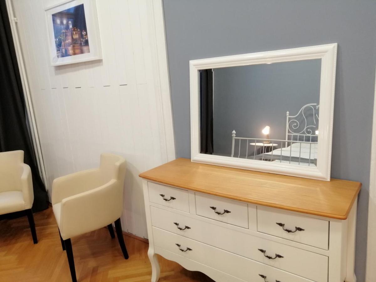 Filinhome Zmaj Jovina Suite Novi Sad Eksteriør billede