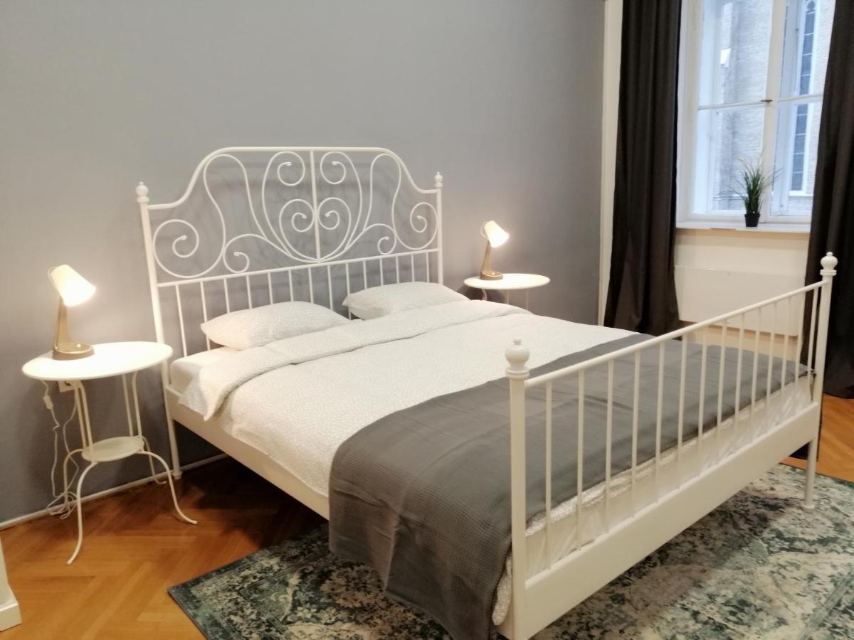 Filinhome Zmaj Jovina Suite Novi Sad Eksteriør billede